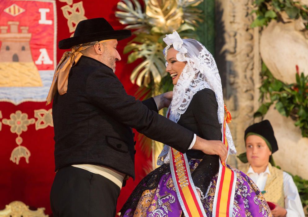 Isabel Bartual proclamada Bellea del Foc 2019.