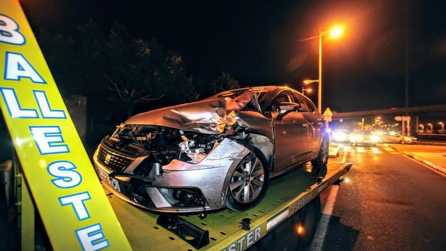 Estado en el que ha quedado el vehículo implicado en el accidente en la Avenida de Dénia