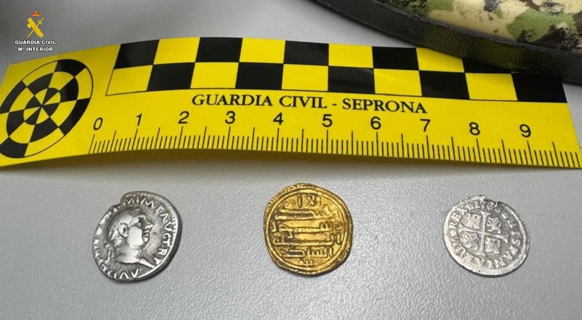 Las monedas requisadas por la Guardia Civil