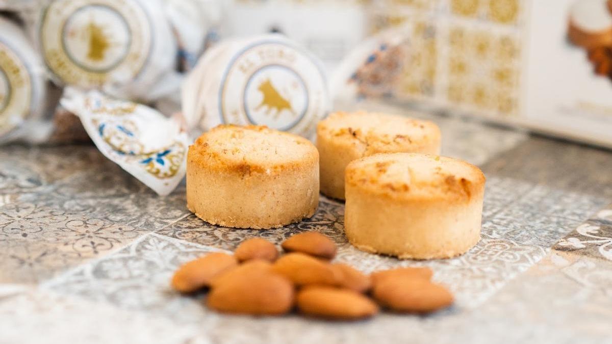 Polvorones con el envoltorio de ’El Toro’.