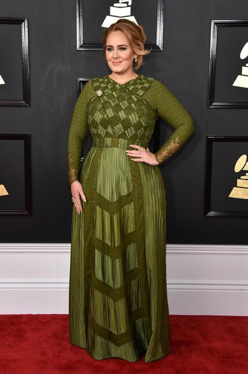 Premios Grammy 2017: Adele se atreve con vestido verde de Givenchy