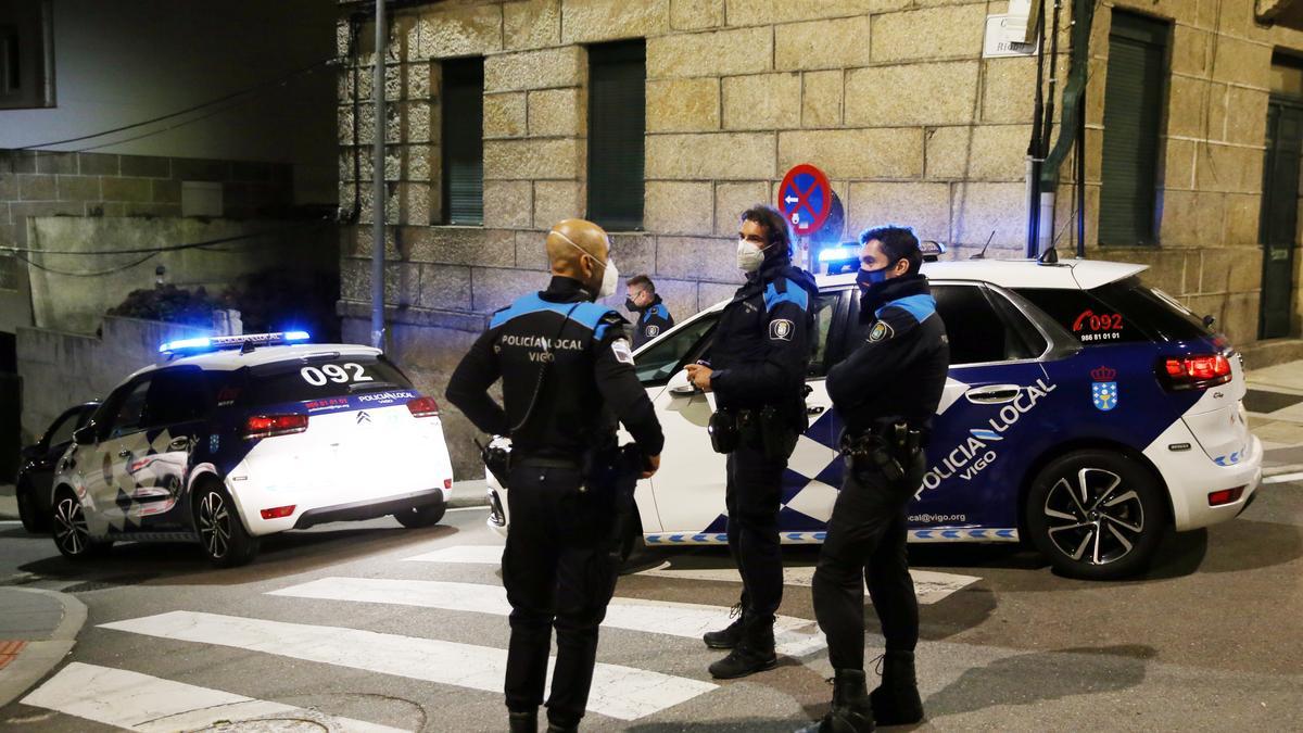 Patrullas de la Policía Local de Vigo en uno de sus servicios nocturnos