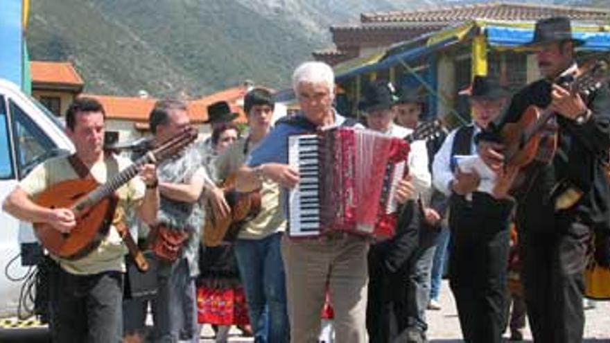 Guijo de Santa Bárbara celebra el Día de la Trashumancia