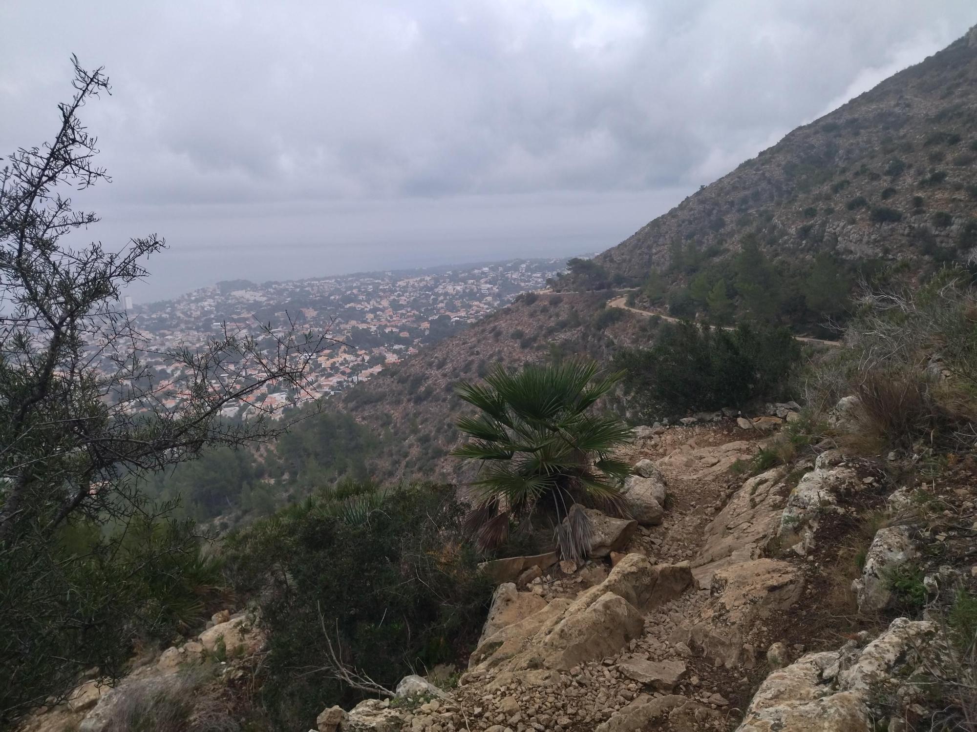 Imágenes: la Dénia brumosa desde el Montgó