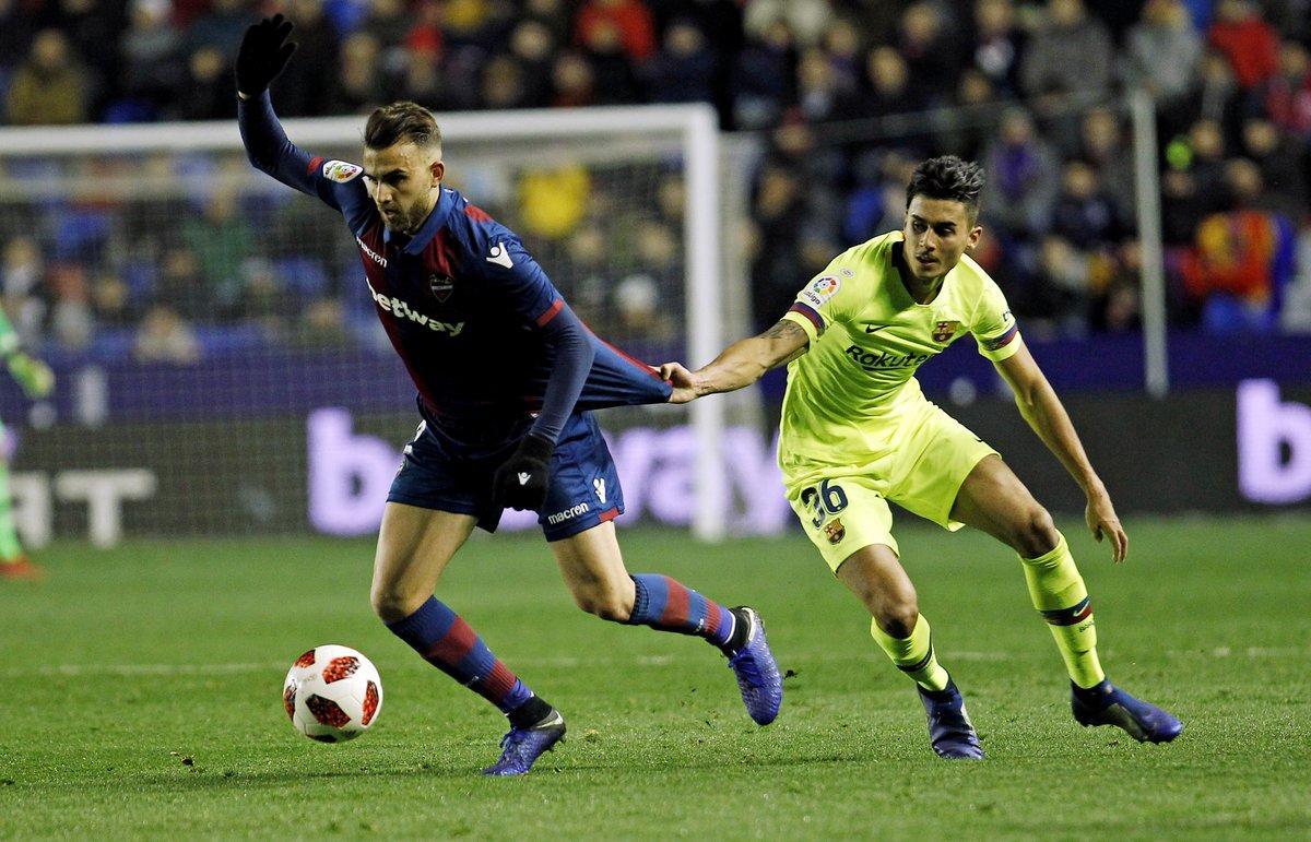 Levante defender Borja Mayora, left, duels for the ball with Barcelona’s Chumi during the la Copa del Rey round of 16 first leg soccer match between Levante and Barcelona at the Ciutat de Valencia stadium in Valencia, Spain, Thursday Jan. 10, 2019. (AP Photo/Alberto Saiz)