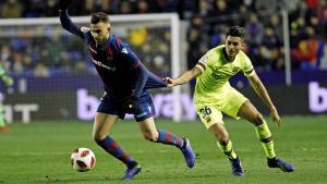 Levante defender Borja Mayora, left, duels for the ball with Barcelona’s Chumi during the la Copa del Rey round of 16 first leg soccer match between Levante and Barcelona at the Ciutat de Valencia stadium in Valencia, Spain, Thursday Jan. 10, 2019. (AP Photo/Alberto Saiz)
