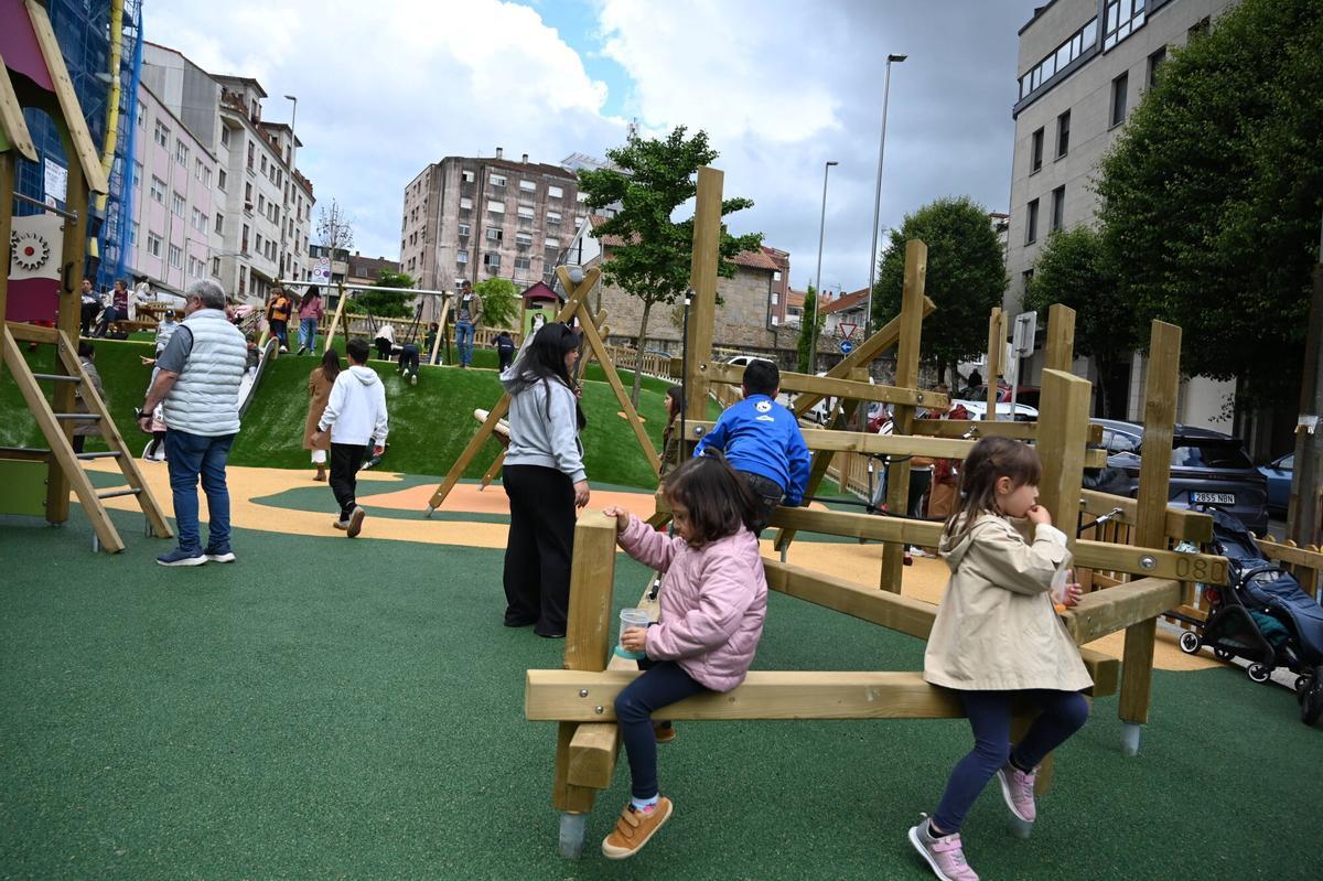 PONTEVEDRA.Inaguración del parque infantil de la Plaza das Regas