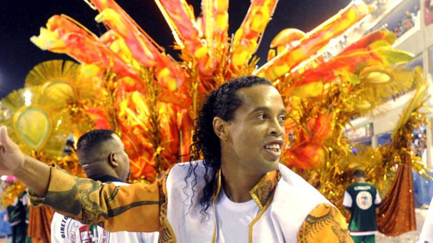 Ronaldinho en el carnaval de Río.