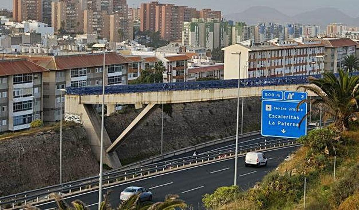 Puente de La Paterna desde donde lanzan las piedras a los vehículos.