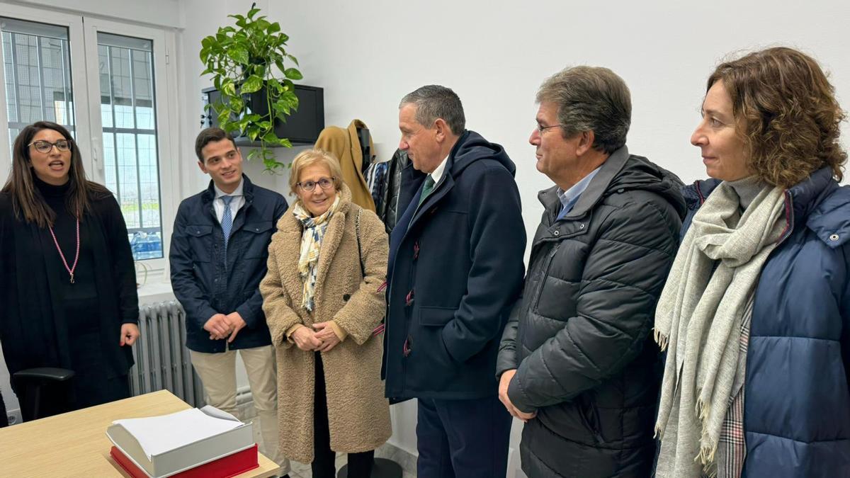 El presidente de la Diputación, en el centro, junto al alcalde de Fuentesaúco en el CEAS