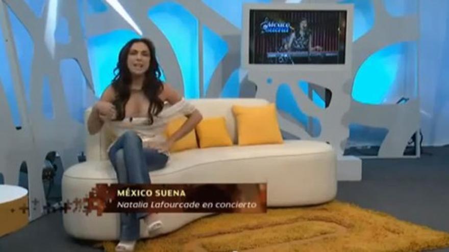 Los problemas con la blusa de una presentadora mexicana