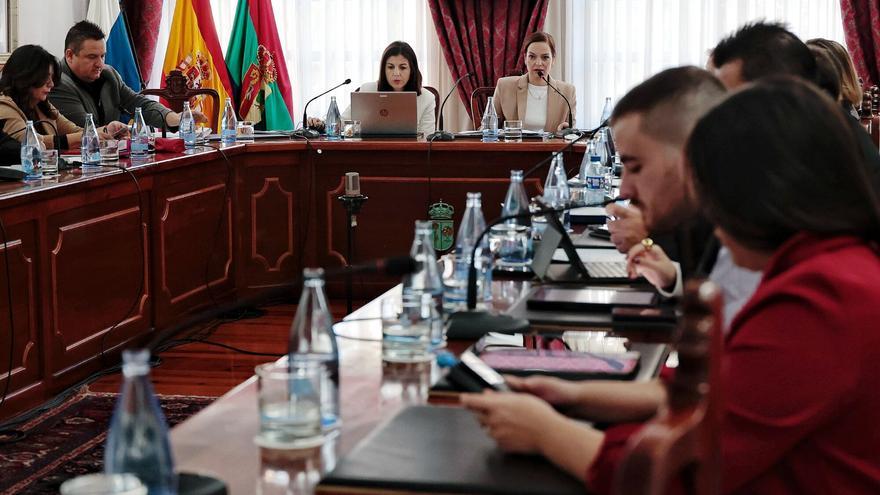 Pleno para destituir a Más por Arona e incorporar a Vox al gobierno municipal