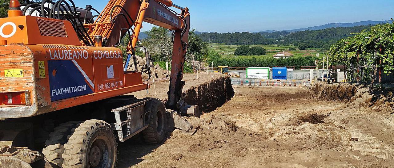 Trabajos de explanación de los terrenos afectados y zona por la que discurre el vial. |  // FDV