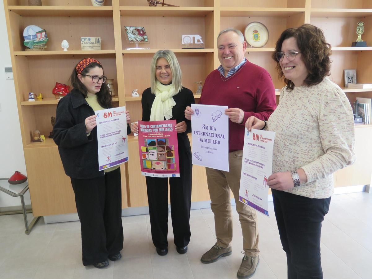 Alba Varela, esquerda, Ana Aldao, José M. López e Rocío López presentando o programa.