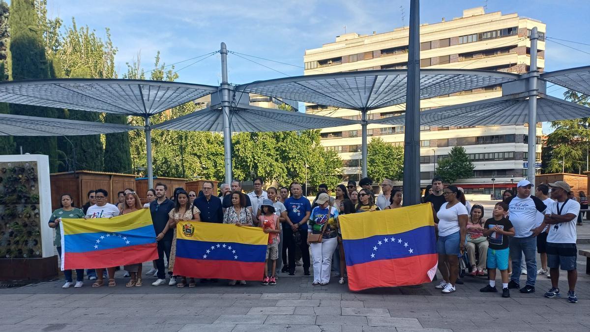 Concentración de apoyo al pueblo venezolano tras el terremoto que se celebró en Zamora.