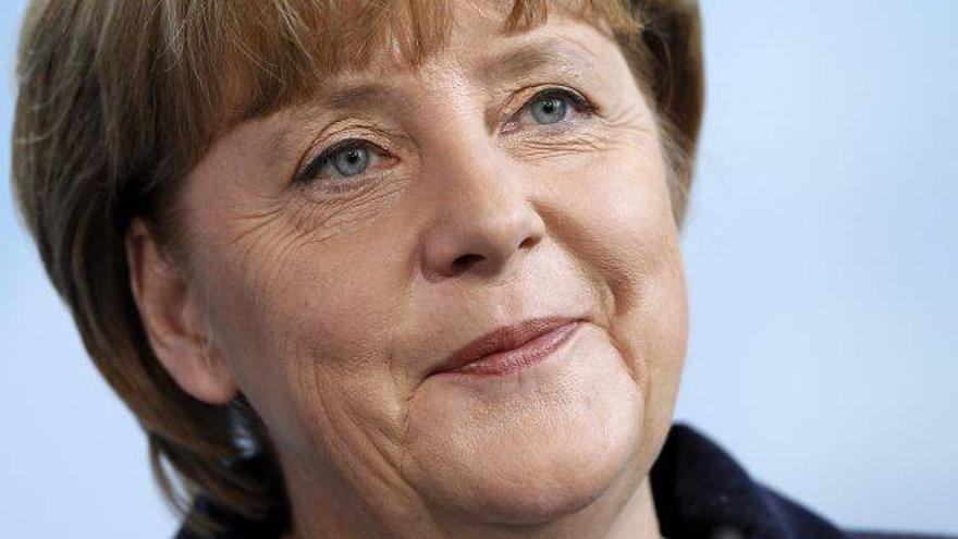 Merkel insiste en la necesidad de modificar los tratados europeos