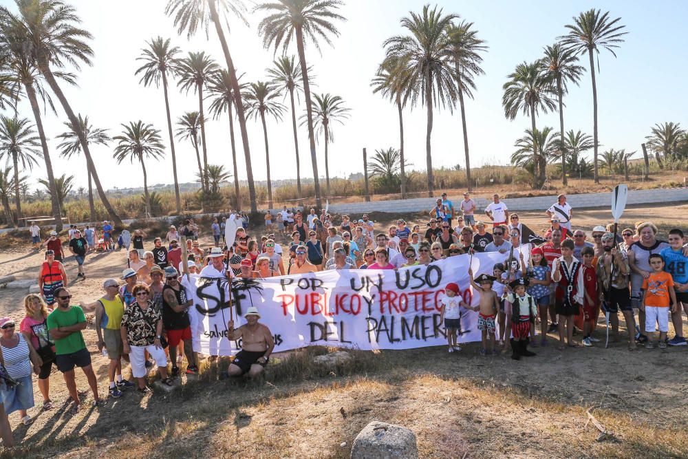 Protesta contra el muro de Ferrís en Torrevieja