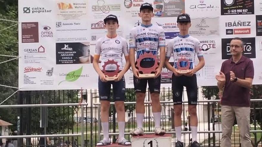 Los ontinyentins Miguel Navarro y Nicolás Donat suben al podio en el Trofeo de Cadetes de Canals