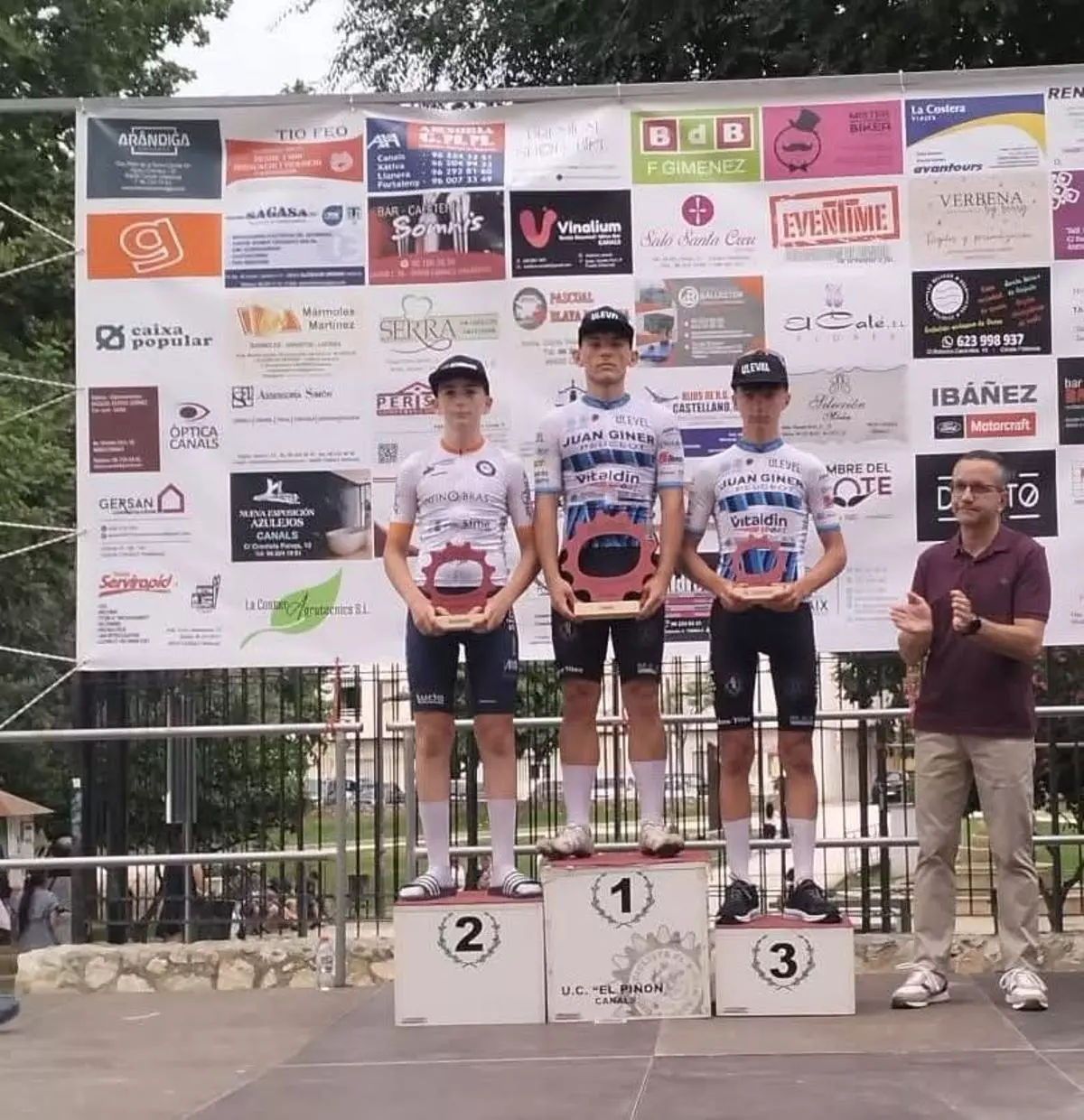 Los ontinyentins Miguel Navarro y Nicolás Donat suben al podio en el Trofeo de Cadetes de Canals