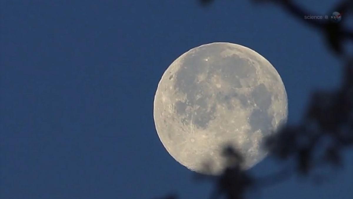 Cuenta atrás para la 'Superluna rosa', la mayor de este año