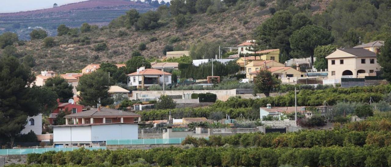 Los vecinos de la Penya Llisa de Estivella toman medidas ante los robos y asaltos