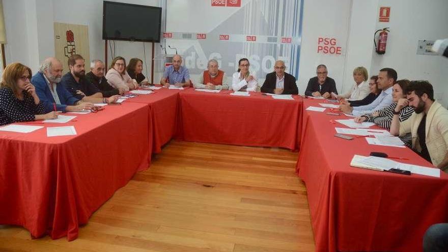 Encuentro de la primera ejecutiva municipal socialista tras el 26-M. // Rafa Vázquez