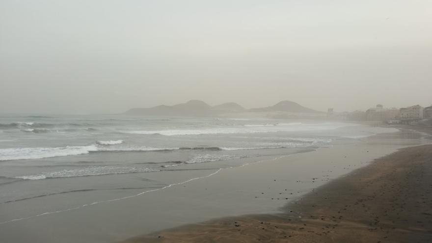 Cambio radical del tiempo en Canarias: calima y ola de calor para despedir noviembre