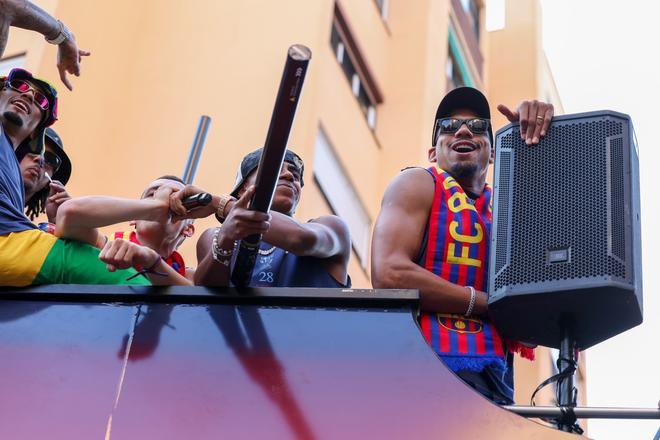 ¡De locos! Las mejores imágenes de una ciudad entregada al Barça