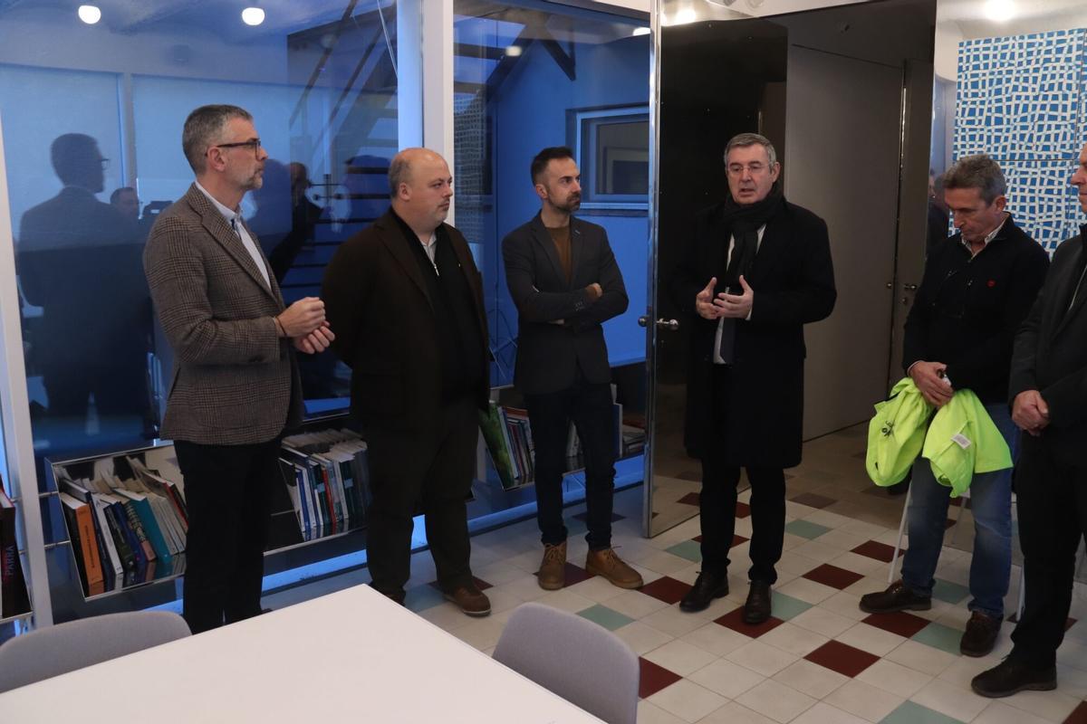 L'alcalde de Banyoles, Miquel Noguer, amb els alcaldes de Porqueres i Cornellà del Terri i el director d'Aigües de Banyoles en la presentació de la nova planta de nanofiltres per reduir els sulfats