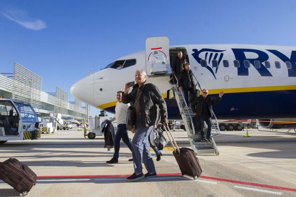 Llegada del primer avión al aeropuerto de Corvera