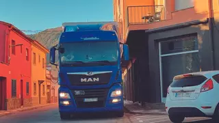 Els veïns de la Cellera s’atipen dels camions: «Pot haver-hi un esvoranc»