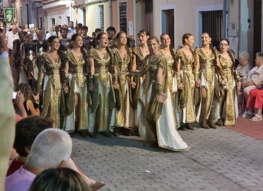 La tradición toma las calles de Aigües en el día grande de sus fiestas patronales