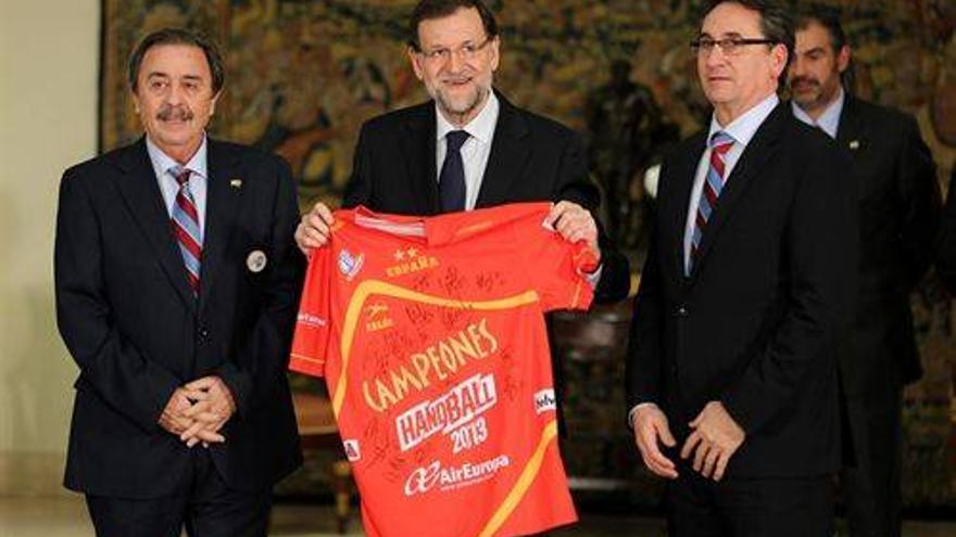 Rajoy alaba &quot;el coraje y la determinación&quot; de la selección campeona del mundo