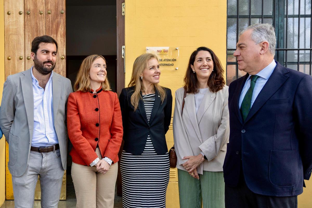 PP y Vox, encabezados por José Luis Sanz y Cristina Peláez, presentan de la mano la nueva oficina de atención a la maternidad