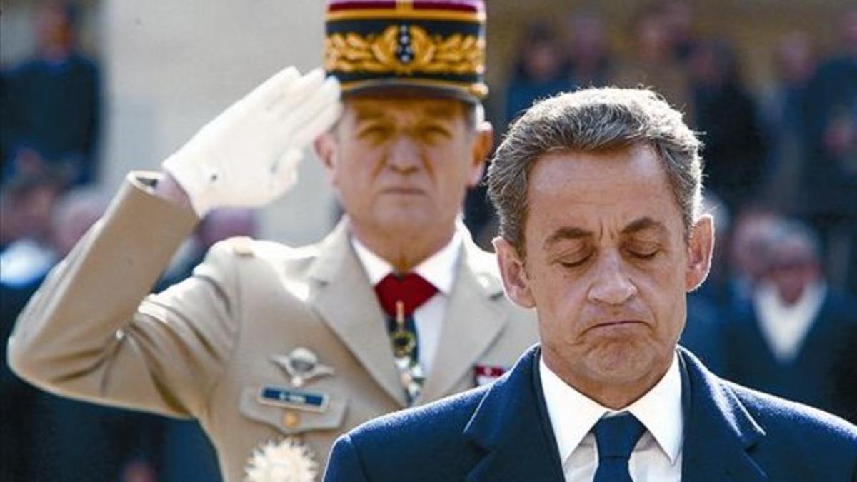 El presidente Sarkozy asiste al funeral de una figura popular de la resistencia francesa contra los nazis, ayer.