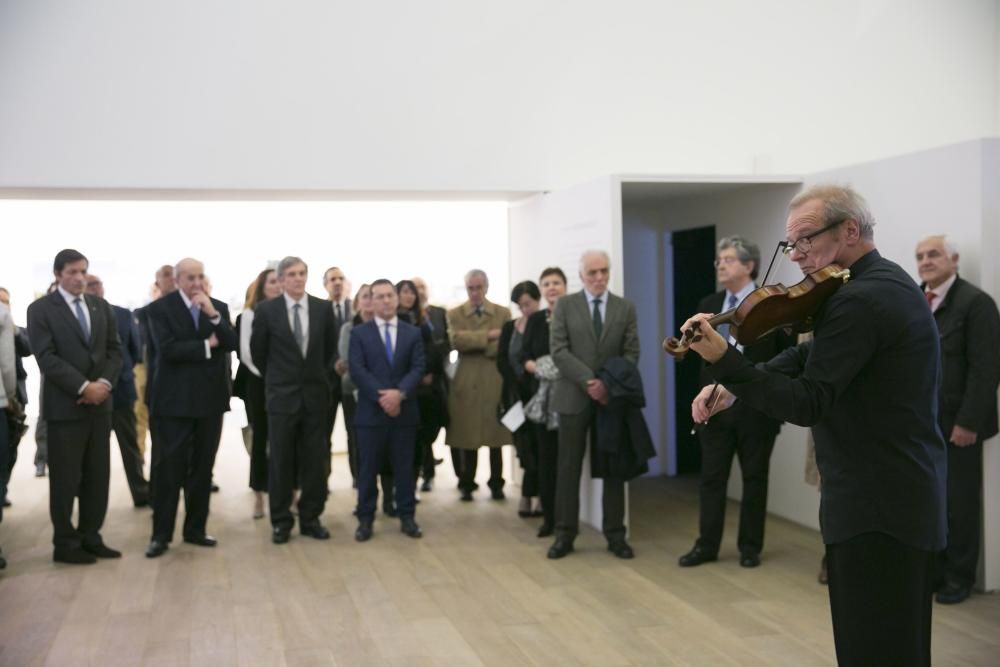 Plácido Arango acude junto a Javier Fernández a la inauguración de su exposición en el Bellas Artes