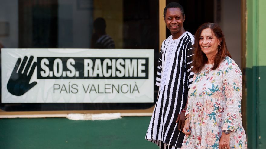 Susana Gisbert, fiscal especialista en delitos de odio, y Papa Balla, presidente de S.O.S Racisme País Valencià.