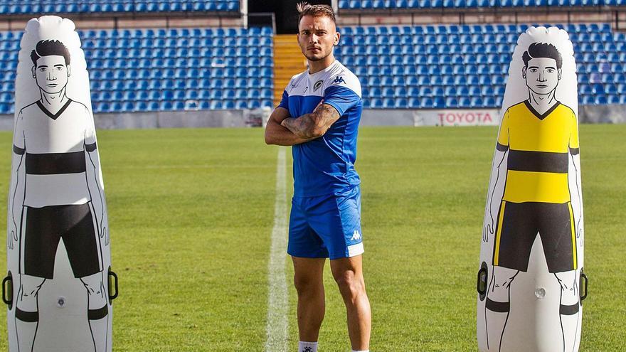 El extremo alicantino del Hércules Borja Martínez, este miércoles tras el entrenamiento en el estadio José Rico Pérez.