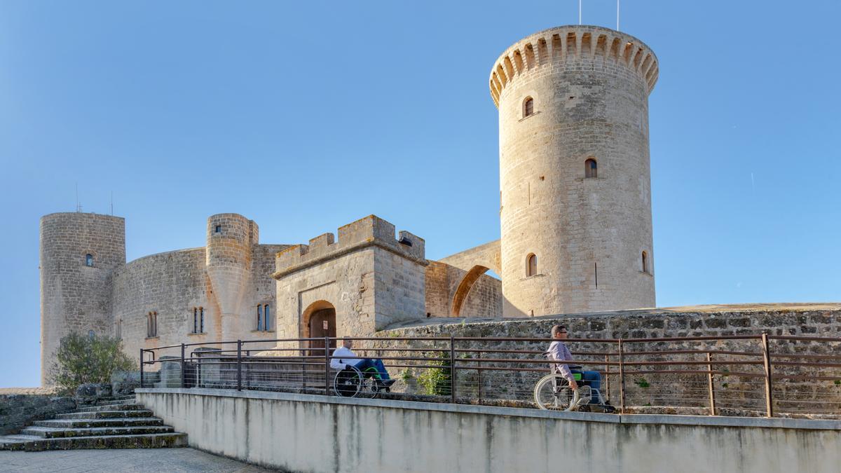 Auch für Menschen mit eingeschränkter Mobilität besuchbar: das Castell de Bellver in Palma.