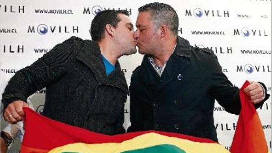 Primer matrimoni homosexual d&#039;un policia a Xile