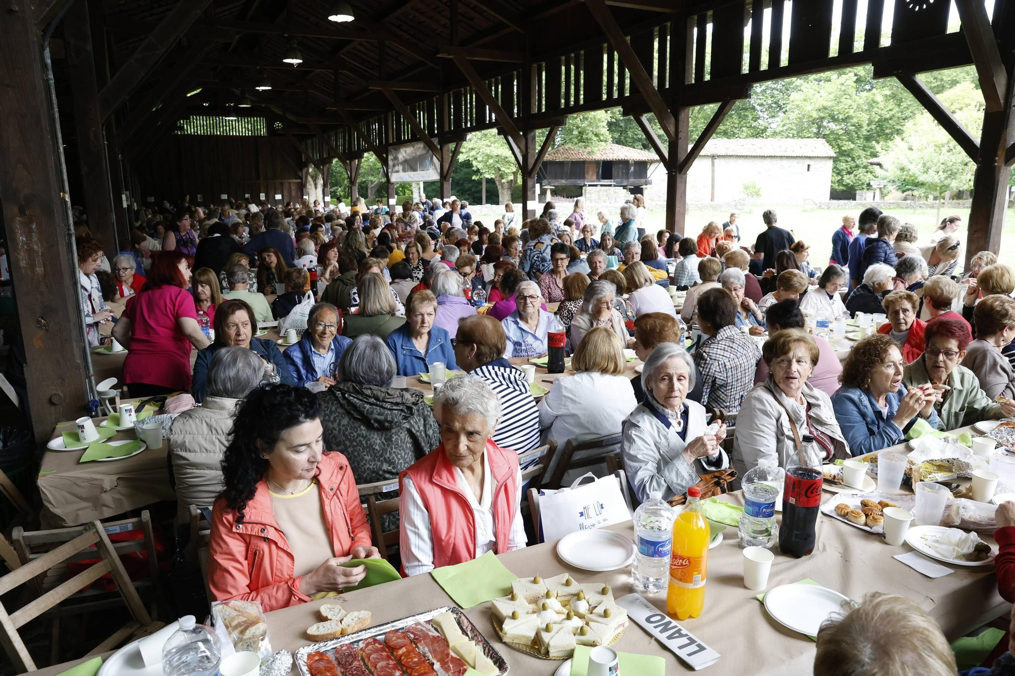 Así fue la fiesta "Femenino y Plural" en Gijón con 600 mujeres en el Muséu del Pueblu d'Asturies (en imágenes)