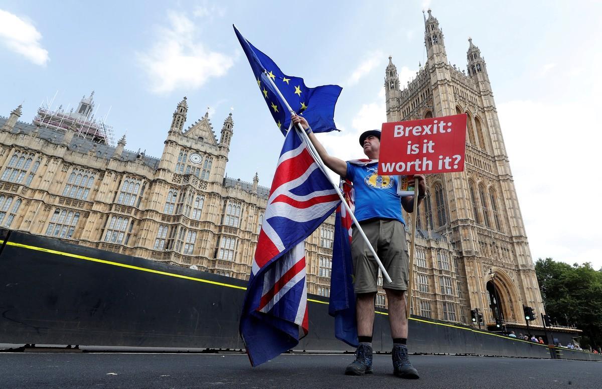 FILE PHOTO  A man holds an anti-Brexit banner on Westminster Bridge  in central London  Britain  July 13  2018  REUTERS Yves Herman File Photo