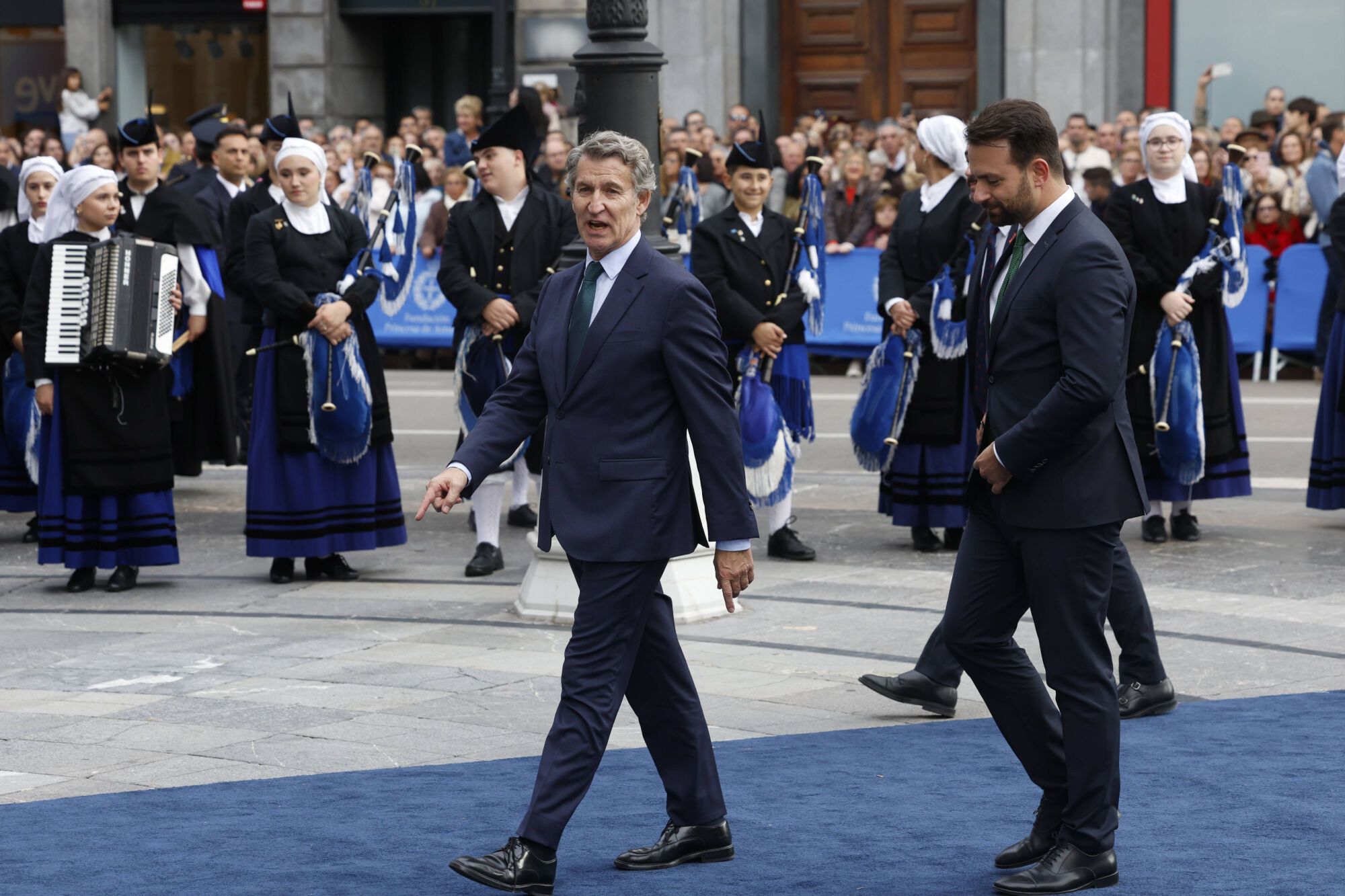  Así fue la llegada de los invitados a los premios "Princesa de Asturias" y su paso por la alfombra azul