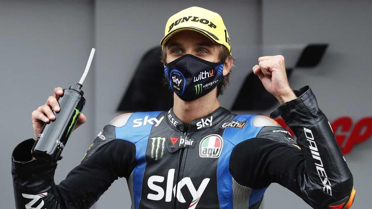 Luca Marini celebra su triunfo en el GP de Cataluña.