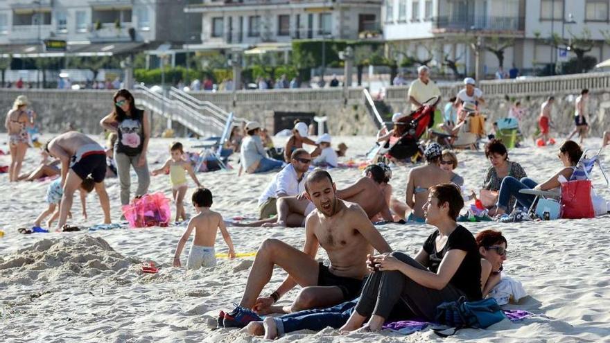 Imagen parcial que presentaba ayer la playa de Silgar en Sanxenxo.  // Rafa Vázquez