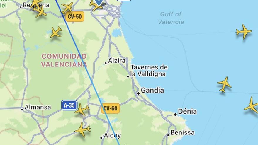 Cuatro aviones abortan el aterrizaje en el aeropuerto de Alicante-Elche por la lluvia