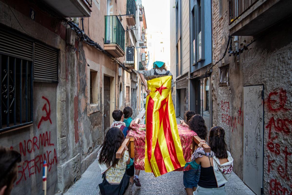 La 35a edició de la Festa Major Alternativa de Manresa arrenca amb l'estrena de la geganta Sibil·la