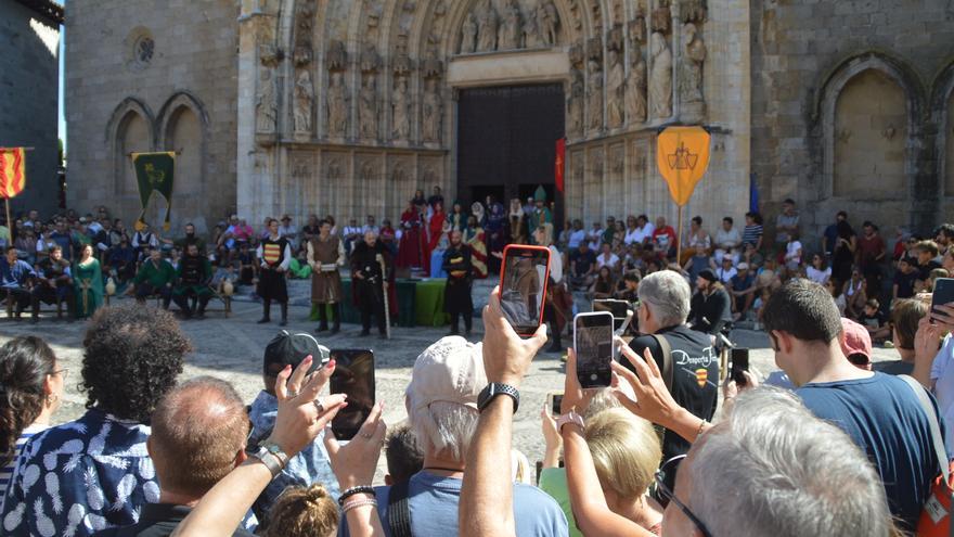 Castelló bull de gent amb el trentè festival Terra de Trobadors coincidint amb la Diada