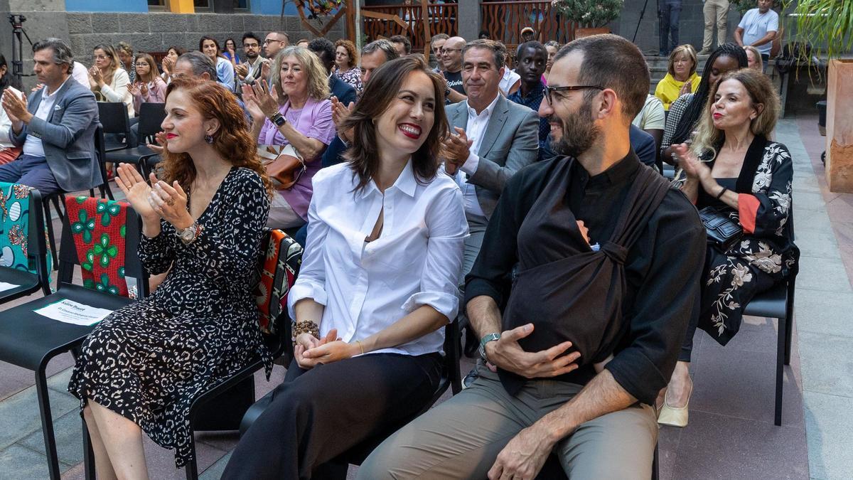 Los periodistas Renata Brito y Felipe Dana en Casa África para recoger el VI Premio Saliou Traoré.