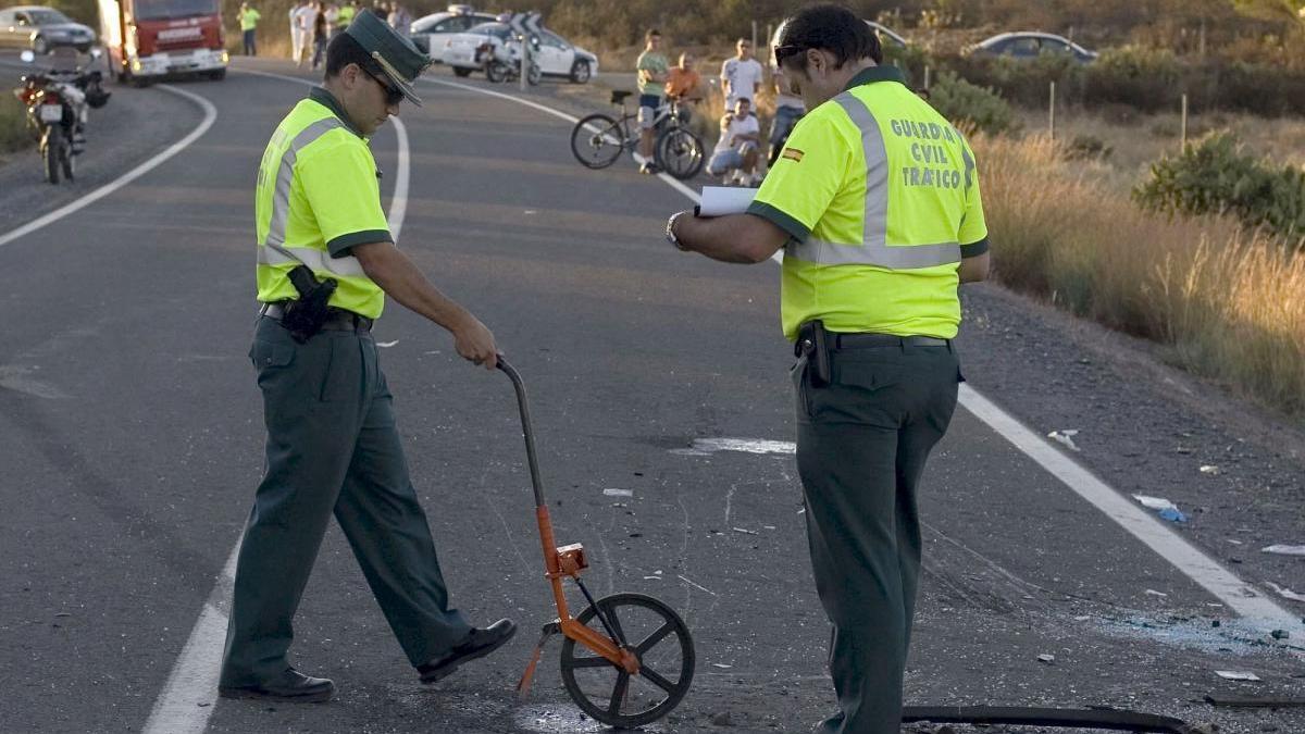 Accidente con atrapados en la CV-105 en la Pobla de Benifassà